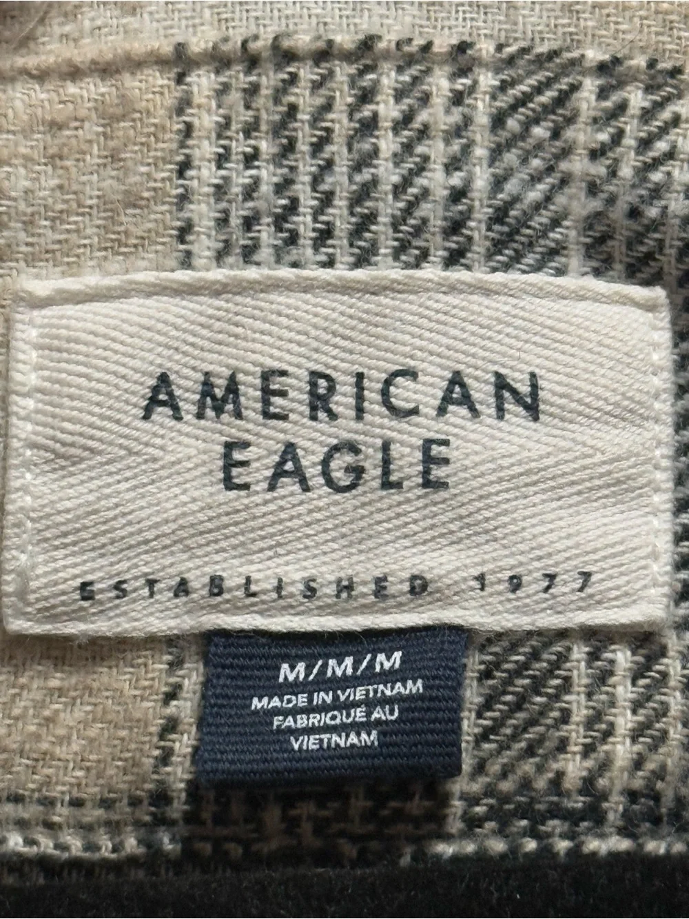 American Eagle Cream and Black Plaid Shirt size M